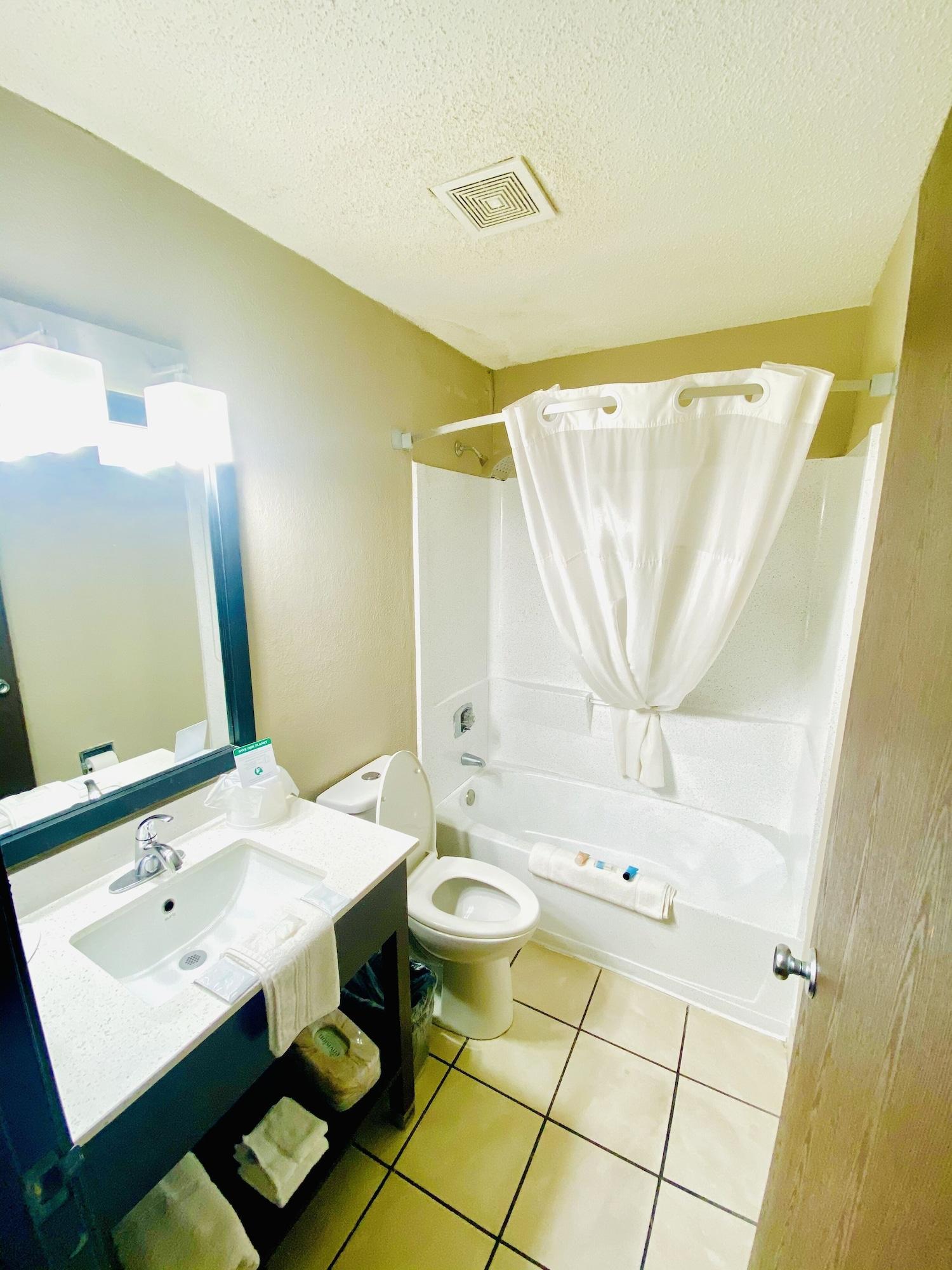 Super 8 Grand Rapids Center Hotel