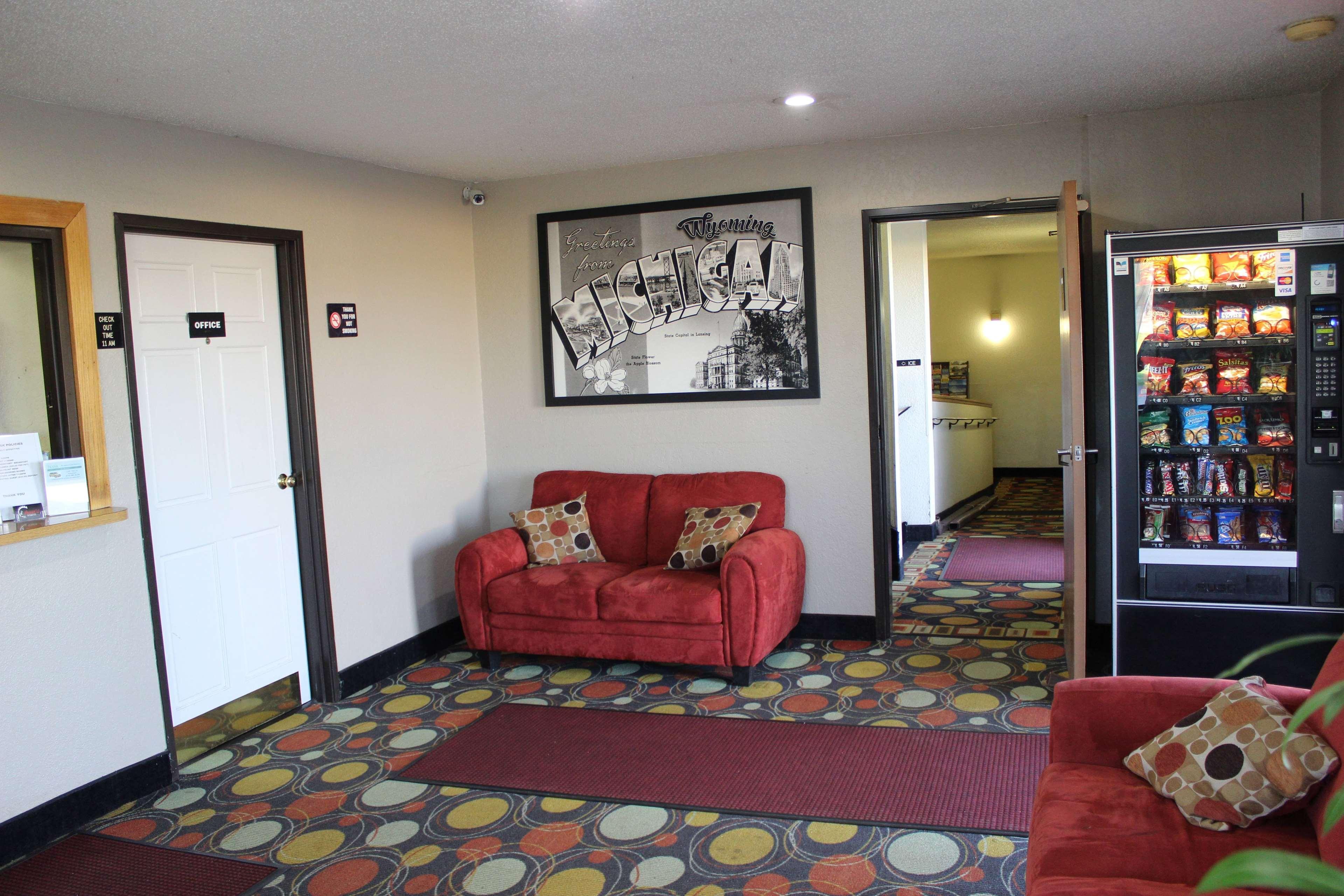 Super 8 Grand Rapids Center Hotel Wyoming