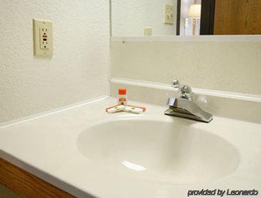 Hotel Super 8 Grand Rapids Center 2*