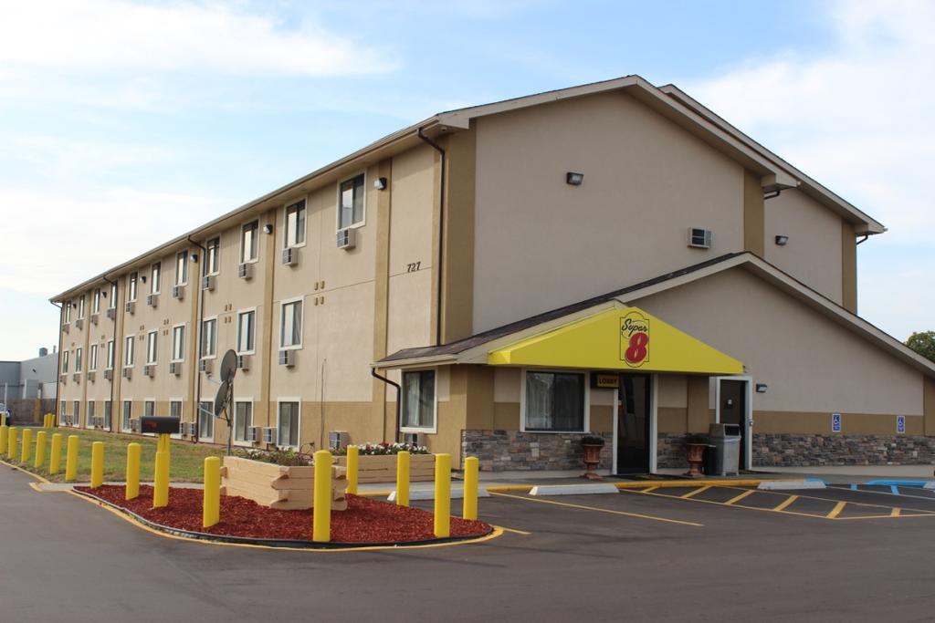 Super 8 Grand Rapids Center