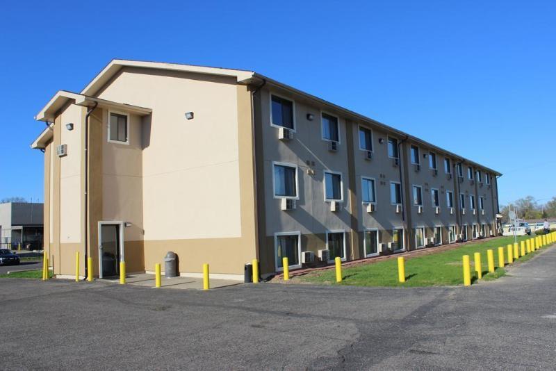 Hotel Super 8 Grand Rapids Center 2*