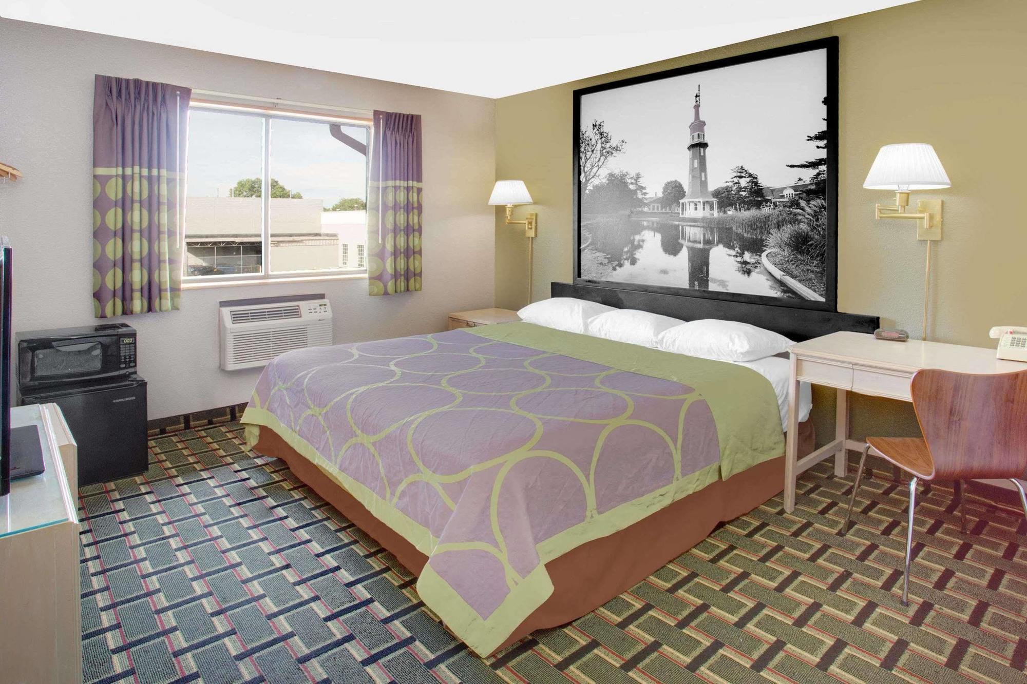 Hotel Super 8 Grand Rapids Center 2*