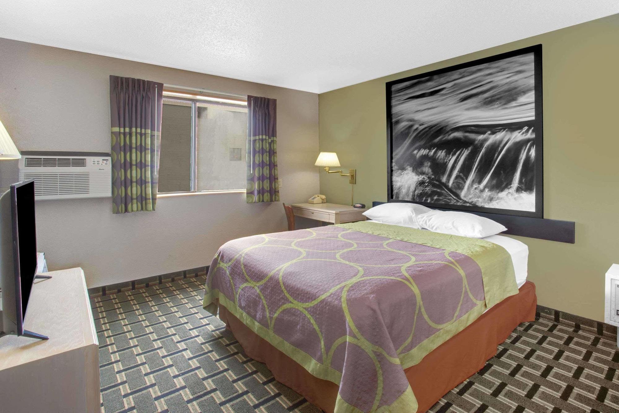Super 8 Grand Rapids Center 2* Wyoming